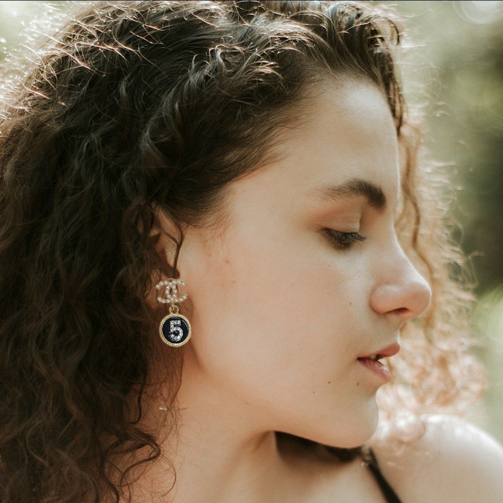 Gold‎ and Black Pearl Earrings